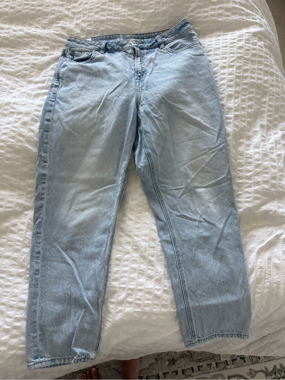 American Eagle Light Blue Mom Jeans (10 short)